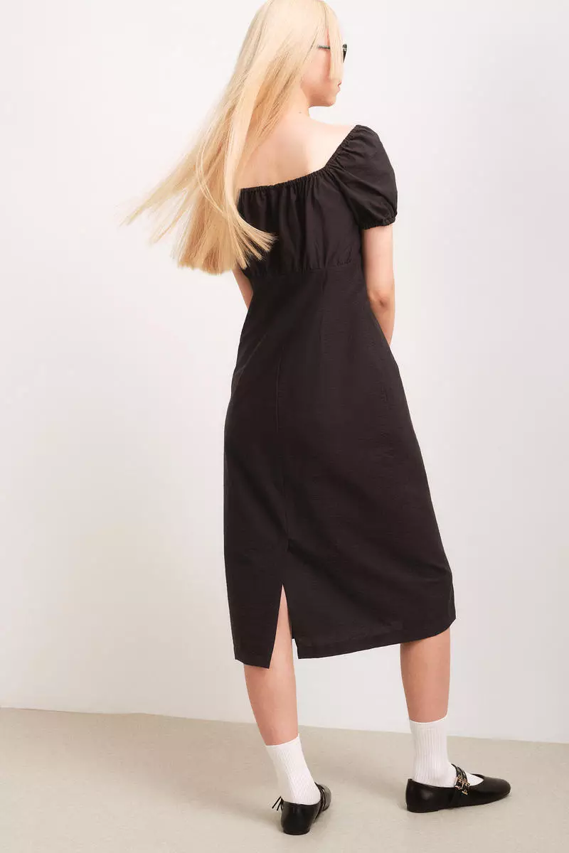 Puff-sleeved dress