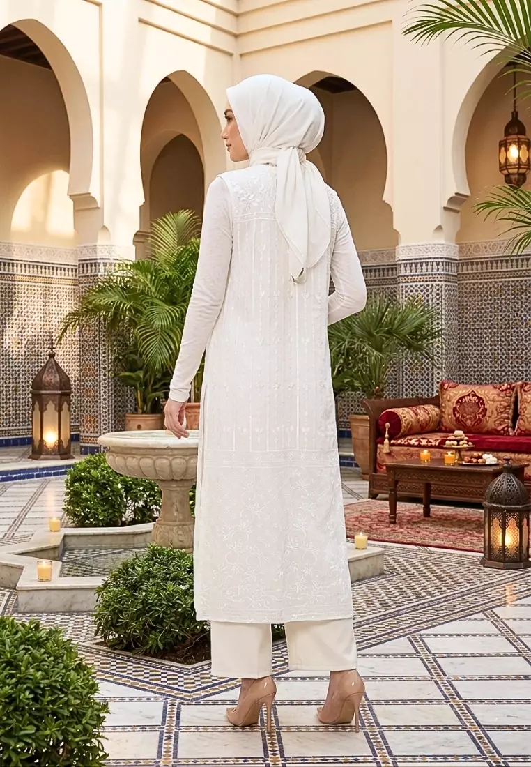Broakat Outer With Inner In Broken White By Brilliant Girl Warna PUTIH