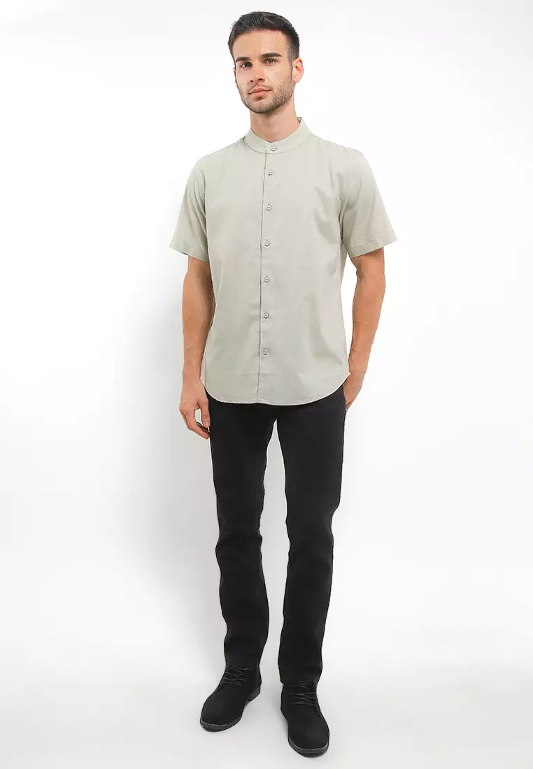 TRIPLE Kemeja Lengen Pendek Mandarin Slim Fit -  Olive