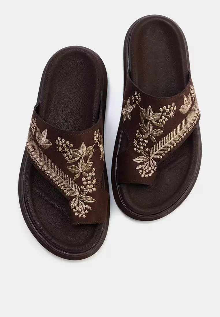 Embroidery Detailed Sandals