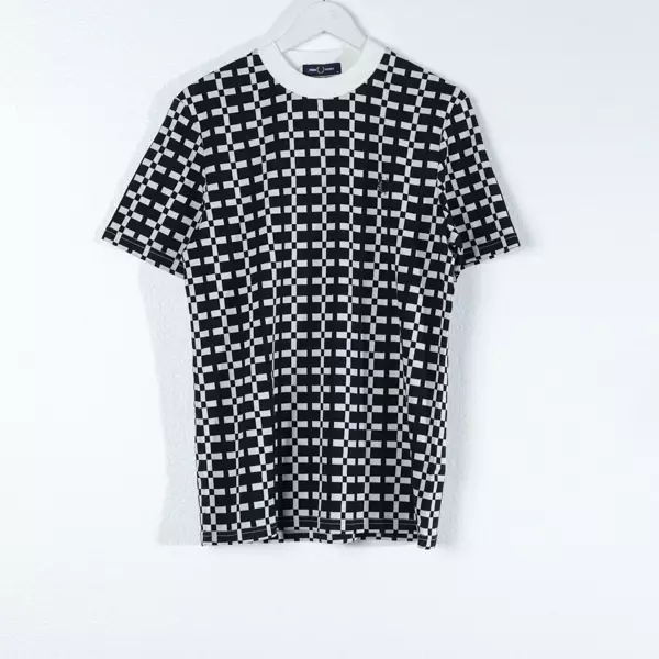 Kaos FRED PERRY GEOMETRIC PATTERN WHITE BLACK TSHIRT 100% ORIGINAL