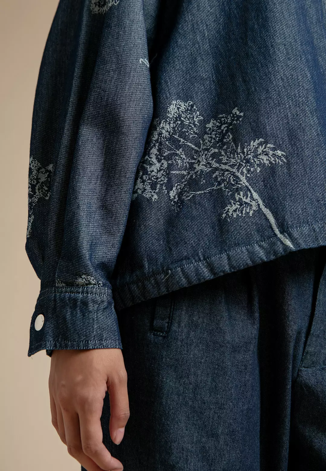 HijabChic Vianne Jacquard Denim Jacket - Jaket Denim Wanita Motif Bunga Elegan