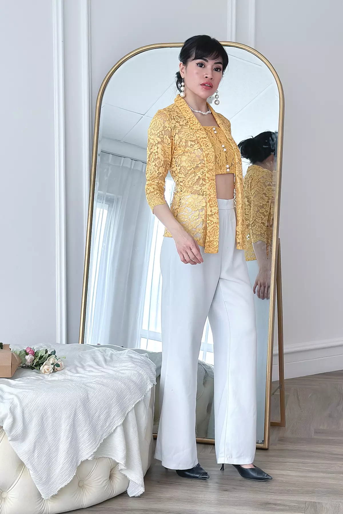 Jeng Dipha Brokat Gold Kebaya Kutubaru