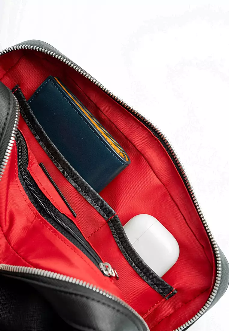 Manhattan Leather Sling Bag Black