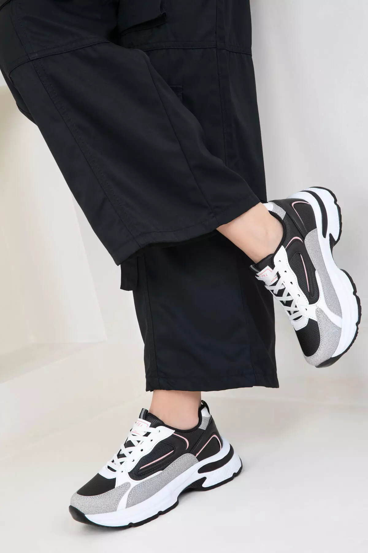 Ice-Black-Powder-C Women's Sneakers 18802