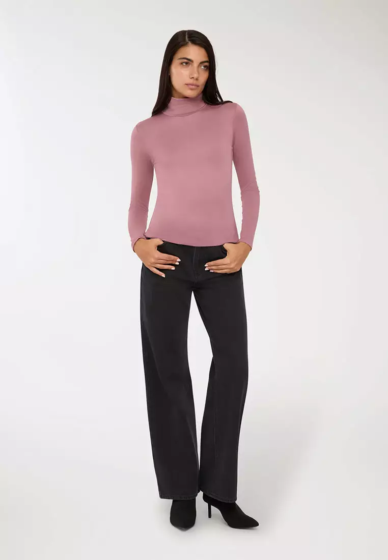 Woman Long-Sleeved T-Shirt