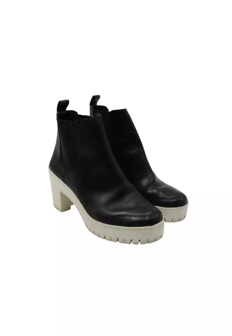 Contemporary boots 2025