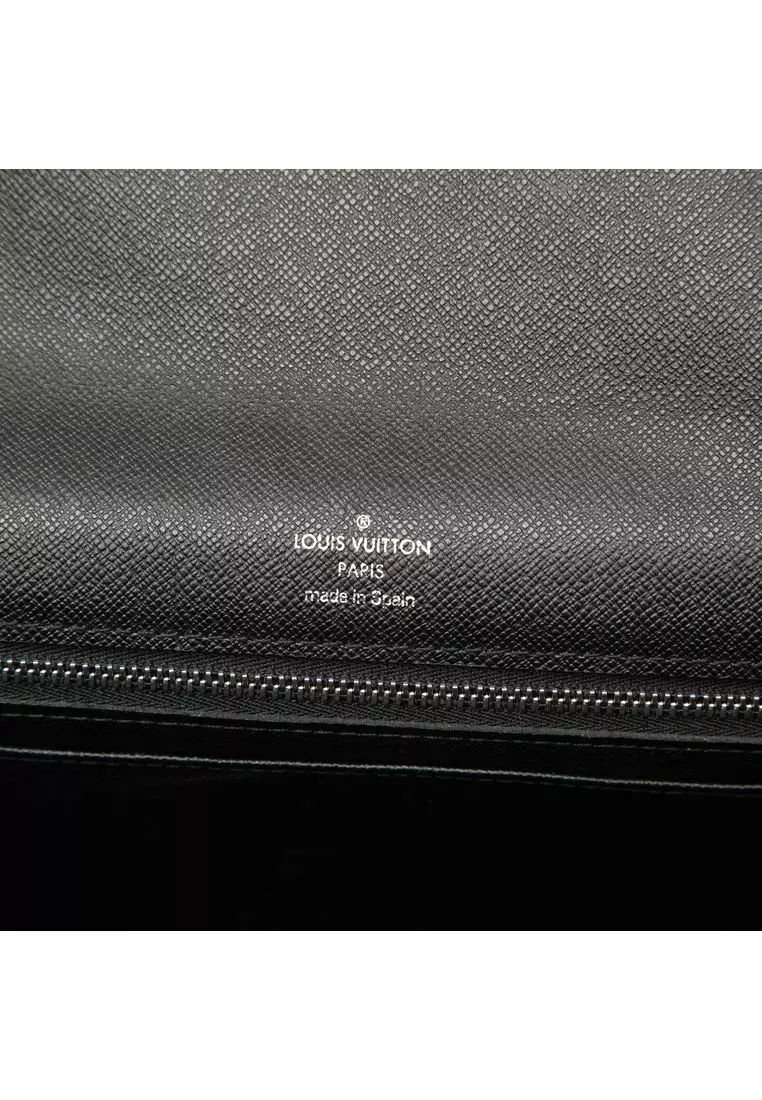 Pre-Loved Louis Vuitton Taiga Selenga