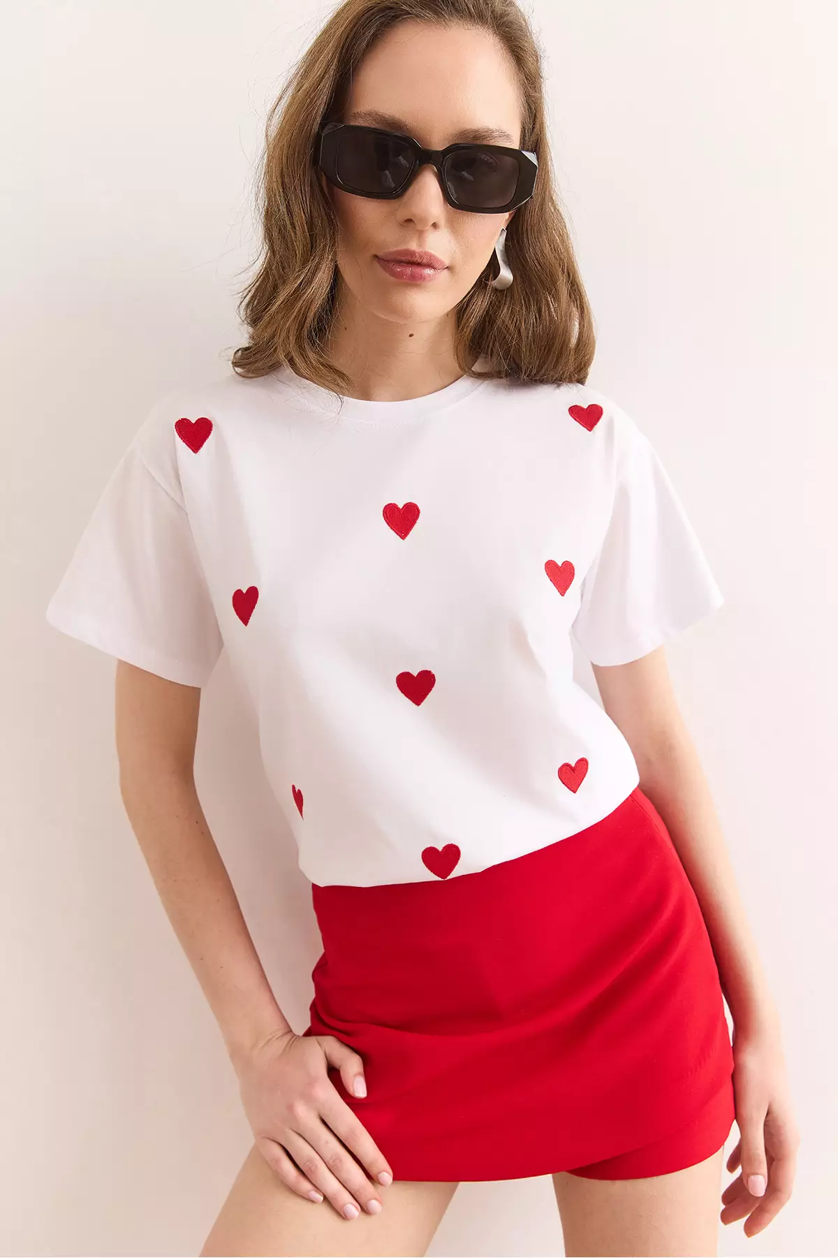 Women's White Heart Embroidered Cotton Regular Fit T-Shirt Tsh-19000864