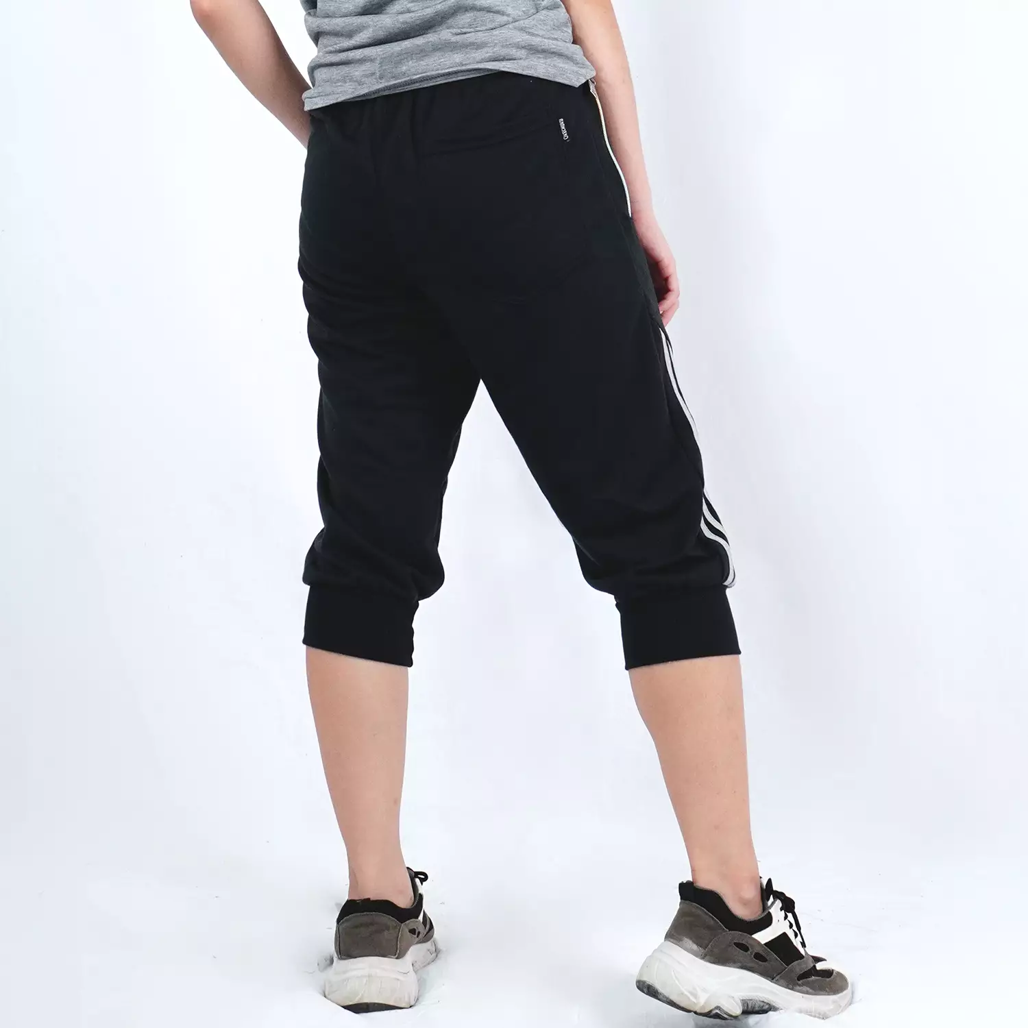 Stevi Celana Pendek Wanita Selutut Celana Wanita Pendek Short Pants Celana Olahraga Wanita - HITAM