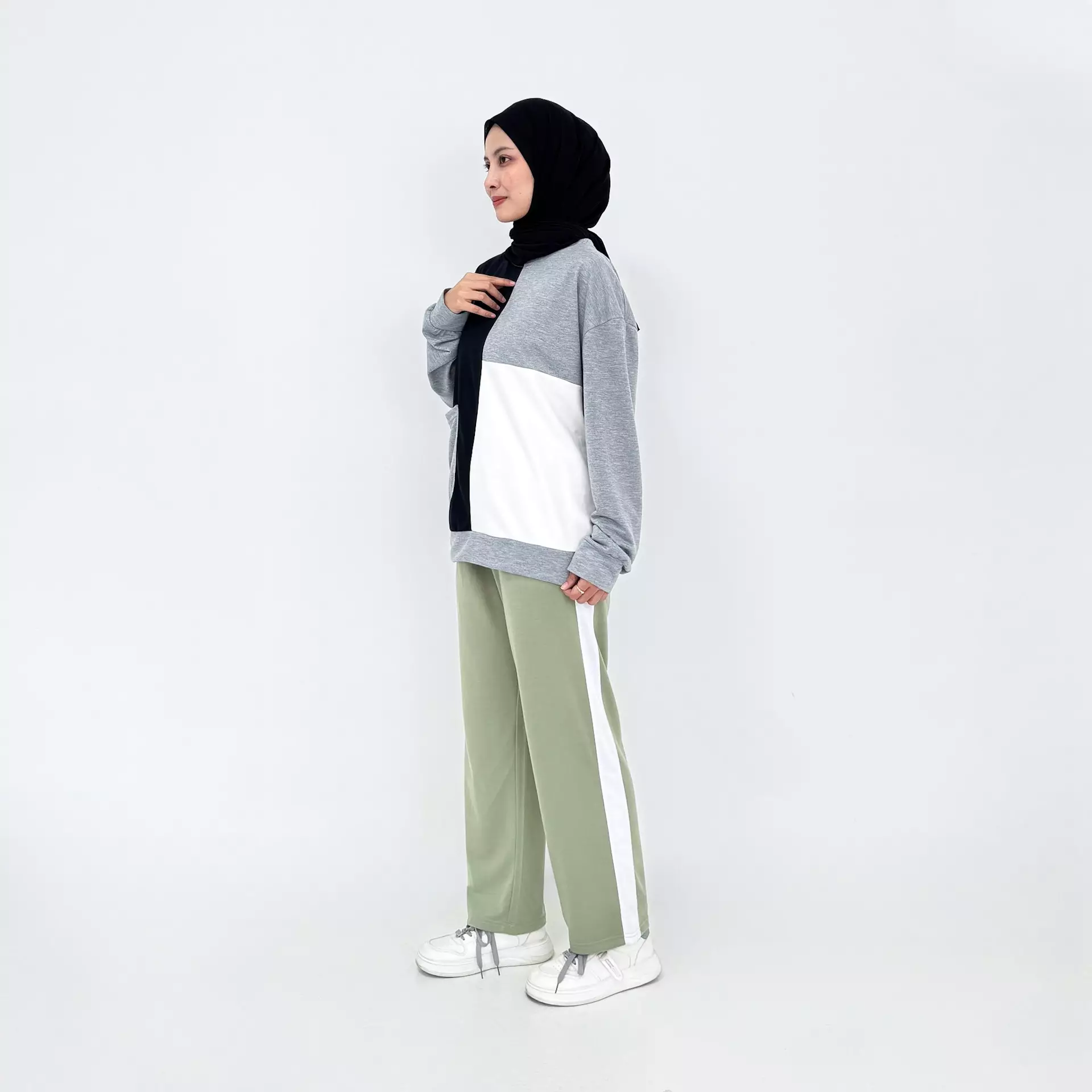 Set Sporty Sweatpants Gitara - Setelan Baju Olahraga Padel Wanita