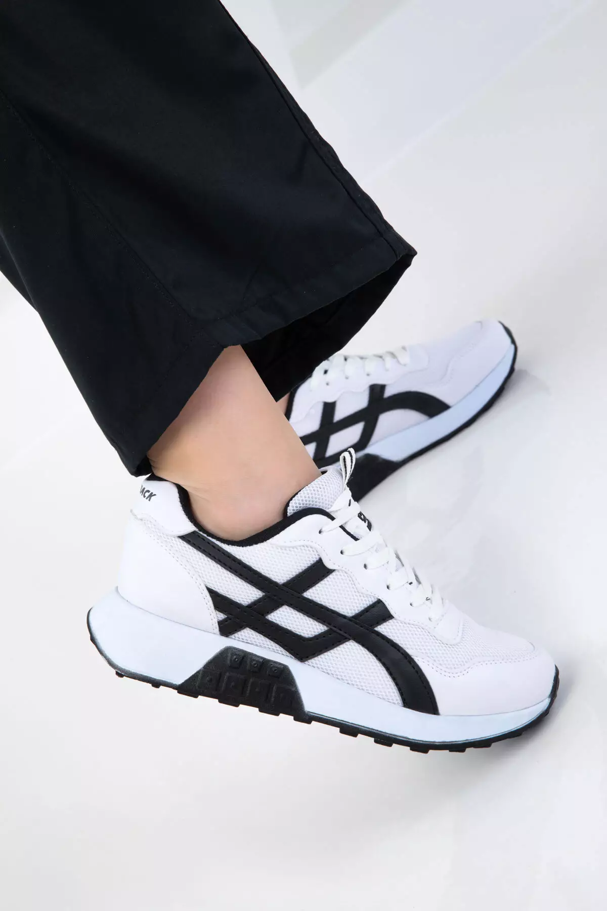 White-Black Women's Sneaker 20654