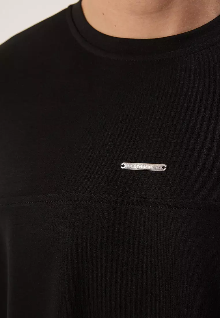 Black Oversize/Wide Cut Metal Label Detail Soft Tissue Interlock Fabric T-Shirt TMNSS25TS00105