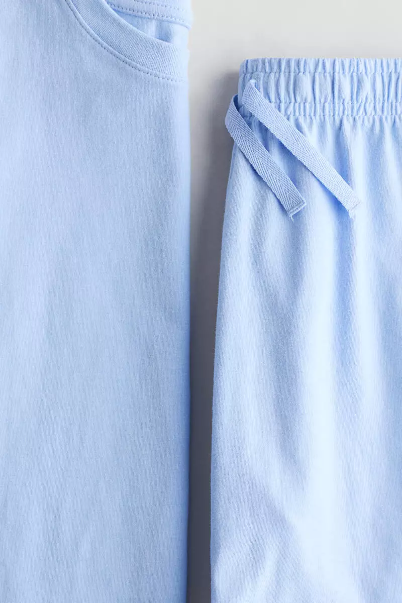 2-piece T-shirt and shorts set