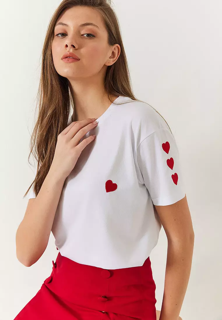 Women's Heart Embroidered T-Shirt 60602008