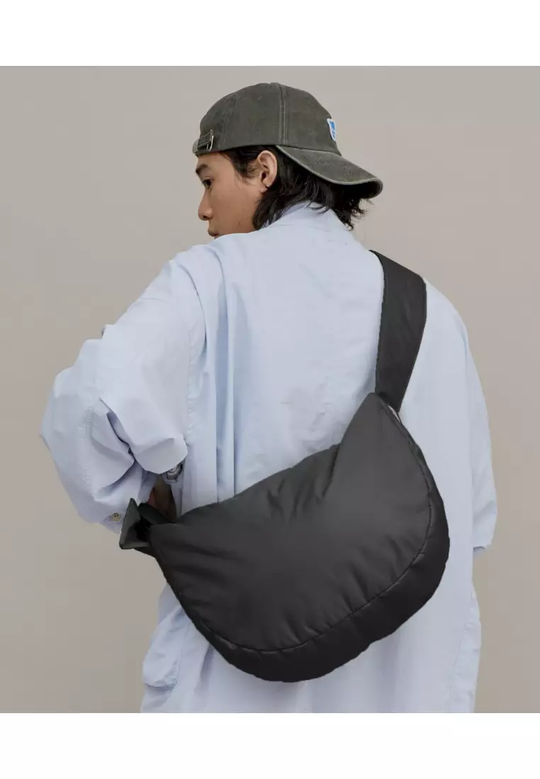 Plain-me  黑色闊帶雲朵半月包(中)