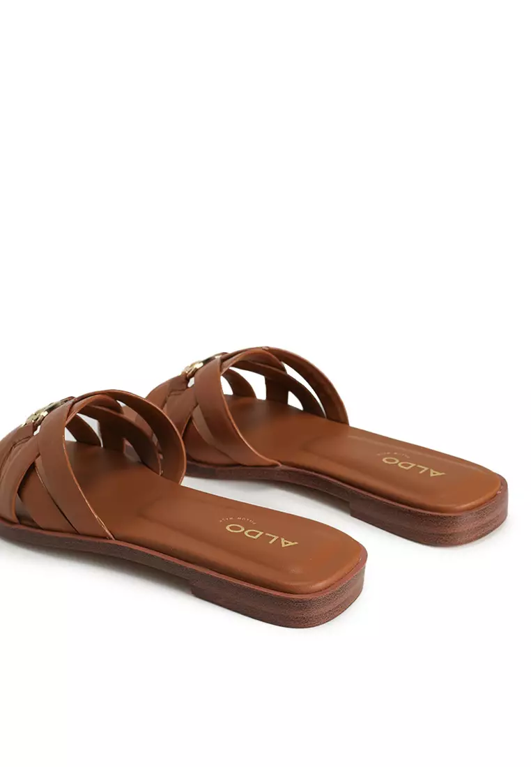 Jennaleriel-In Sandals