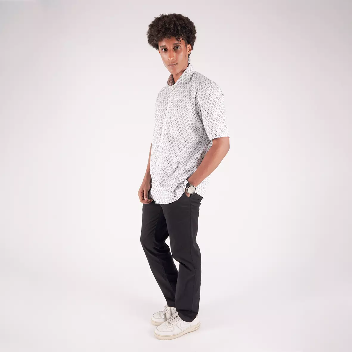 Kemeja Lengan Pendek Ethan White Pineapple Frost Print