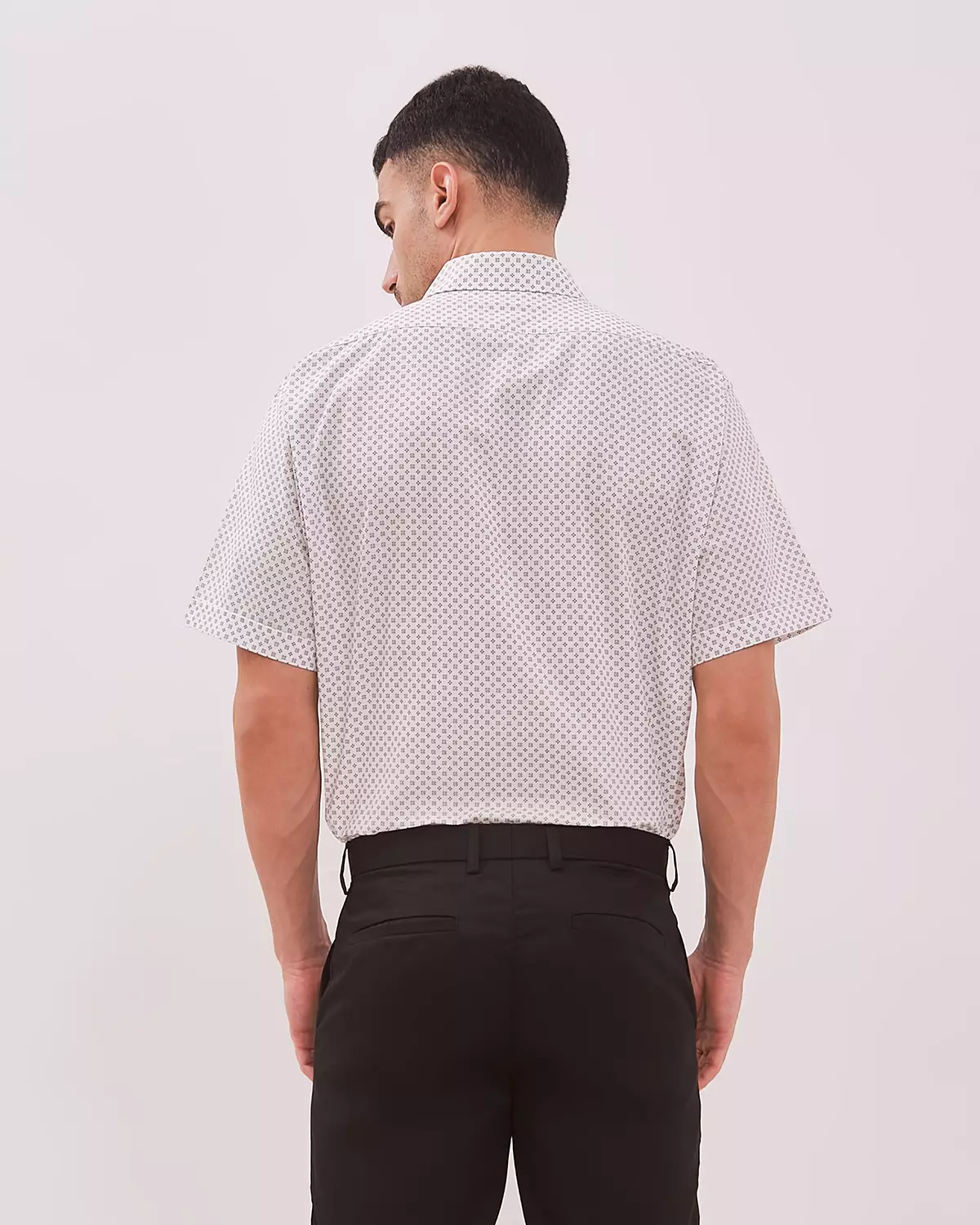 MEN'S WHITE REGULAR FIT SHORT SLEEVE SHIRT