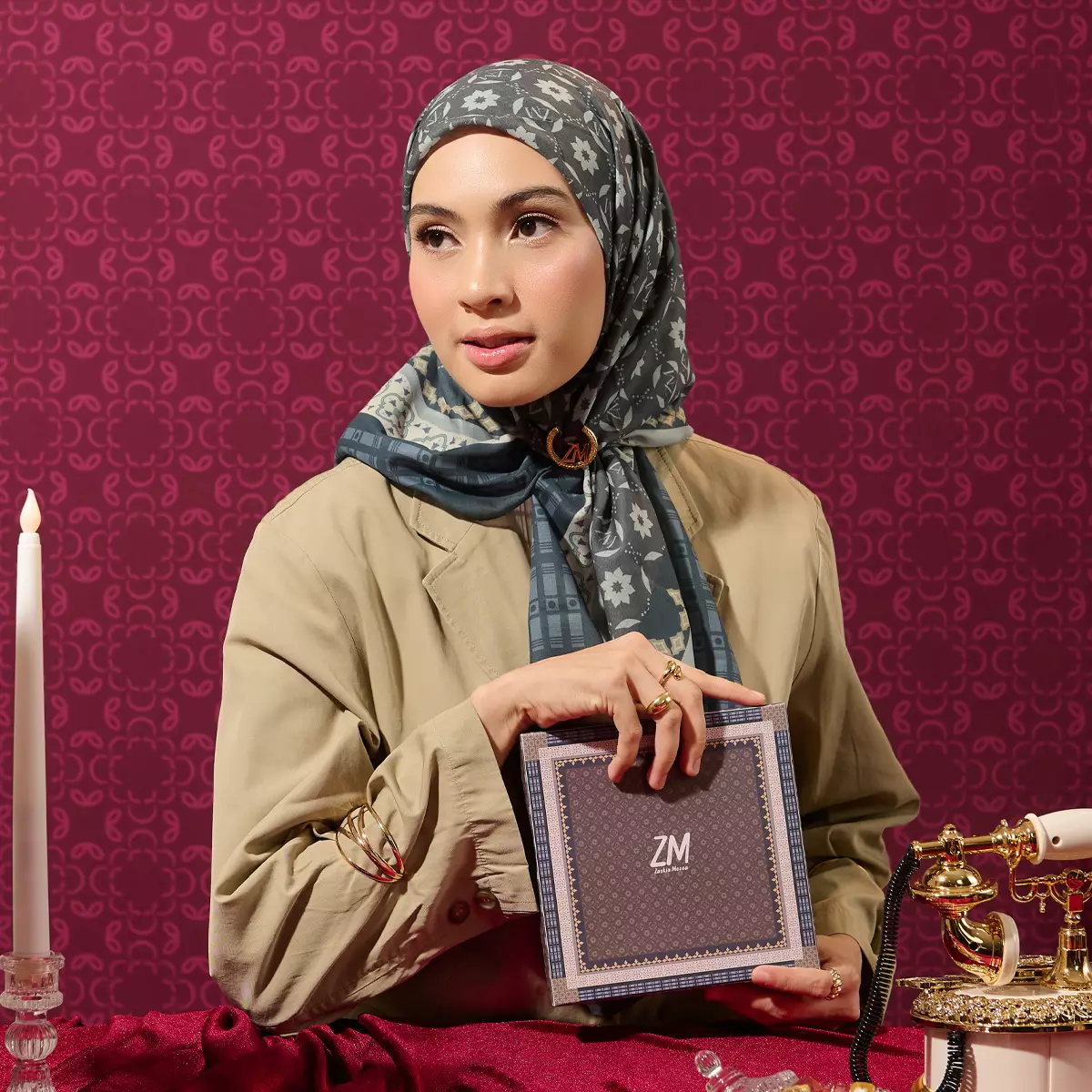 [INCLUDE PREMIUM HARD BOX] ZM Zaskia Mecca - Scarf Harmoni Irama Dark Grey | Hijab Premium Square Motif | Kerudung Segi Empat