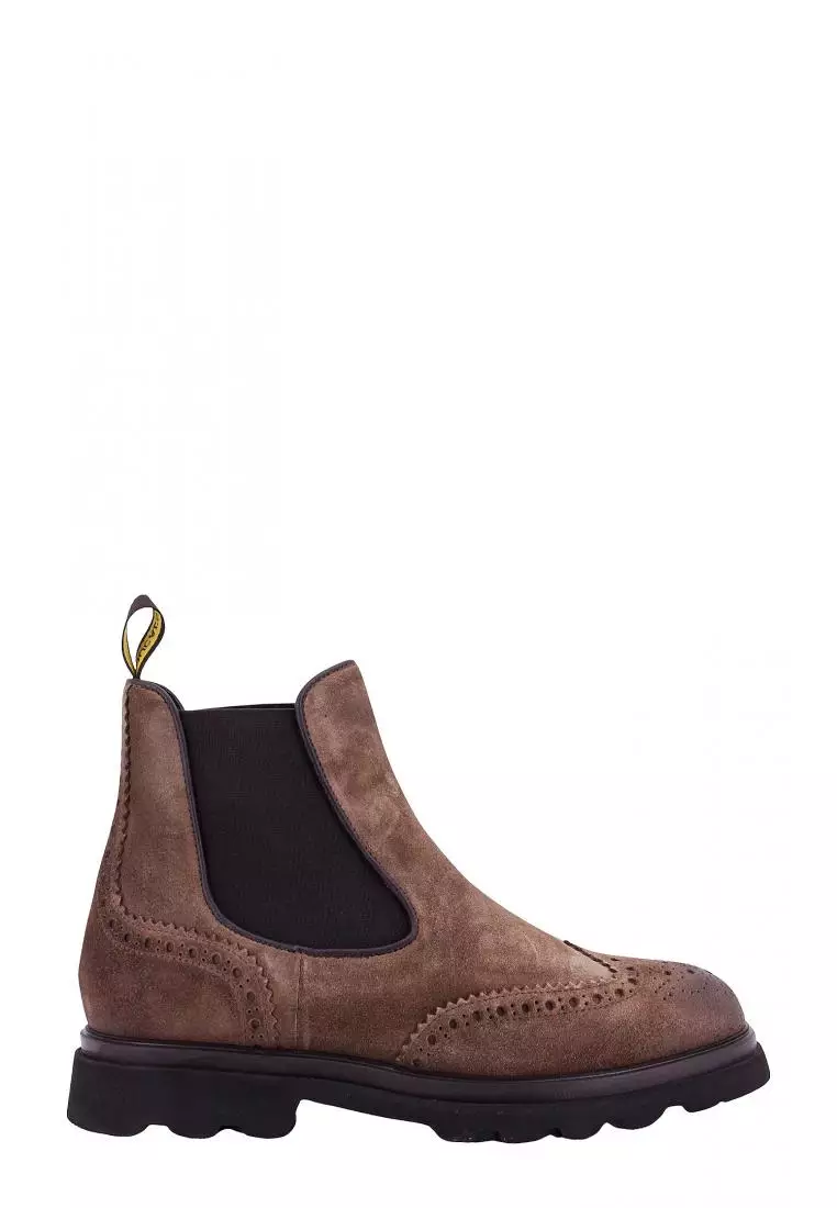 Doucal's boots store