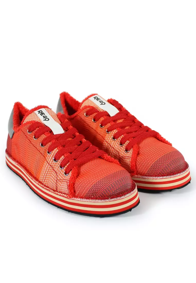 MARE LIFESTYLE Sneakers - Made from 100% Recycled Materials in Italy from Recycled beach beds and chairs fabric and car tyres for the soles. MARE LIFESTYLE sneakers - Red