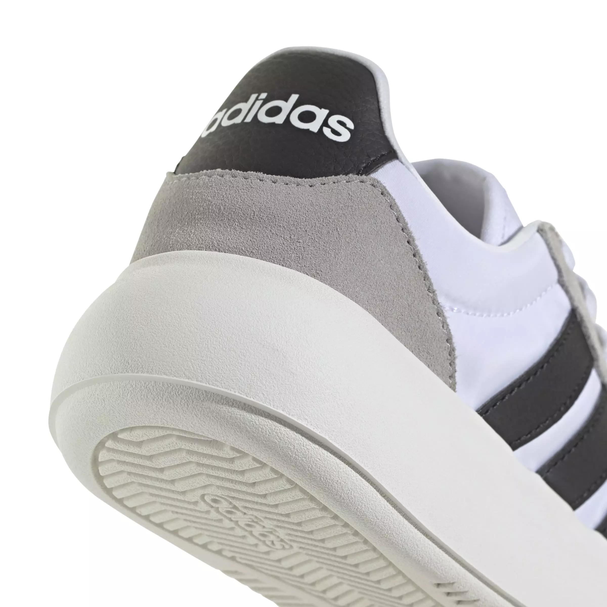 ADIDAS Barreda Decode J JQ8854 - Sepatu Anak (Putih)