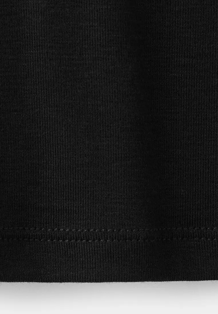 Round-Neck Long-Sleeved T-Shirt