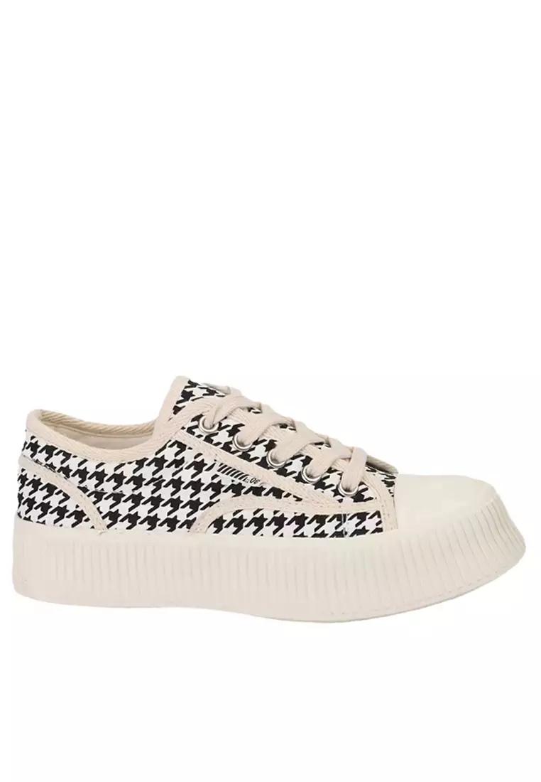 Discount on Twenty Eight Shoes  shoes - SKU: Platform Canvas Casual Sneaker Be6067