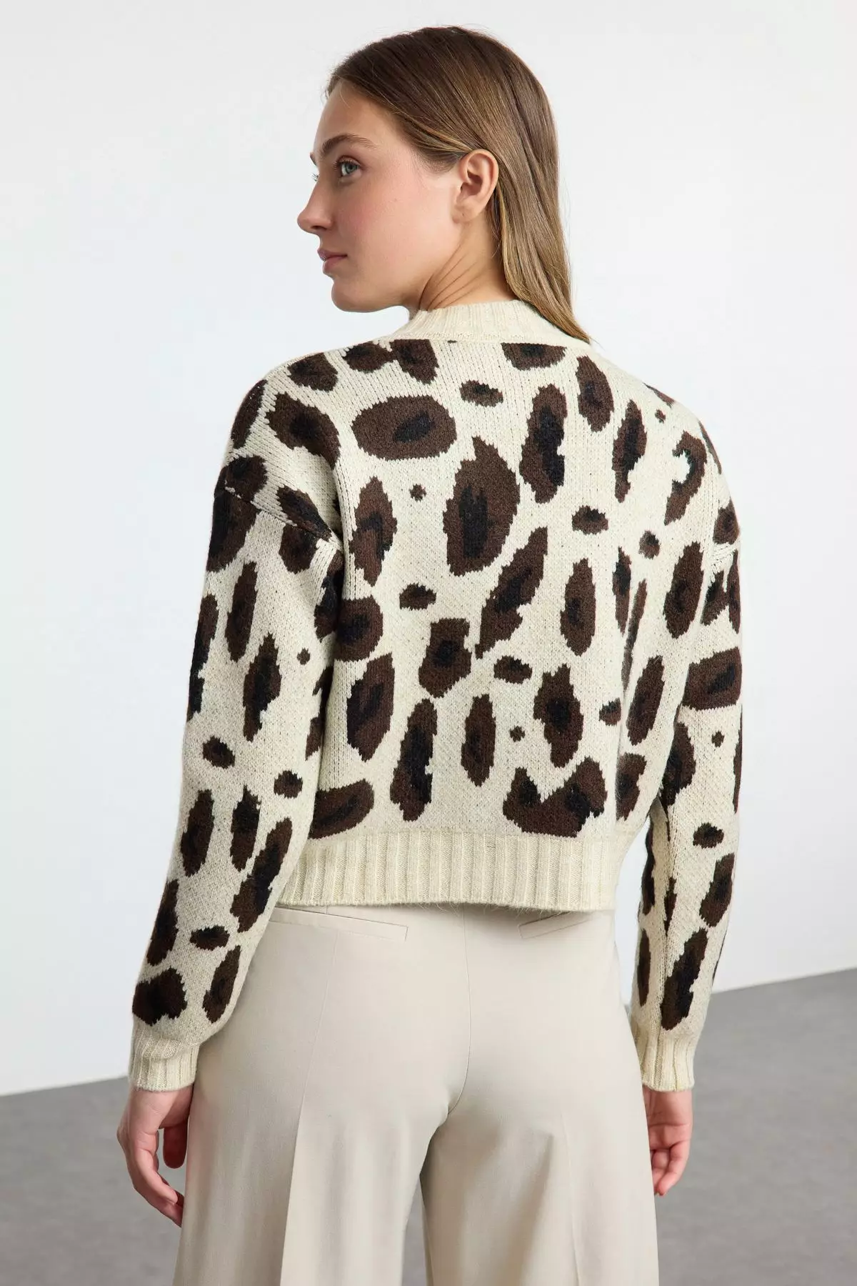 Stone Leopard Patterned Crop Soft Textured Knitwear Cardigan Twoaw25Hi00355