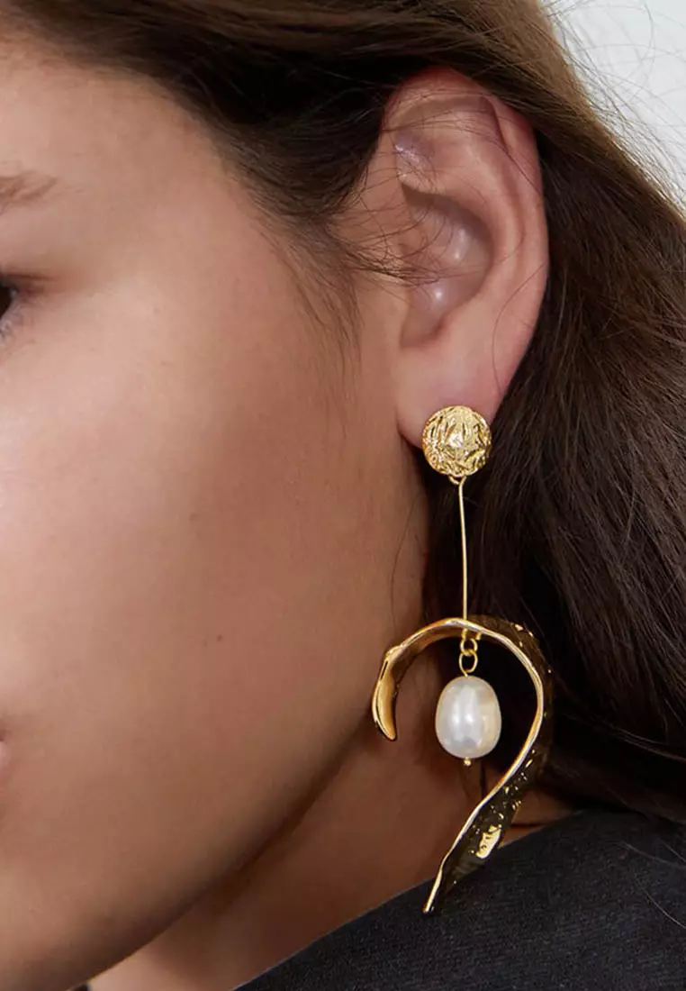 Geometric Irregular C Shape Pearl Pendant Earrings A21032406