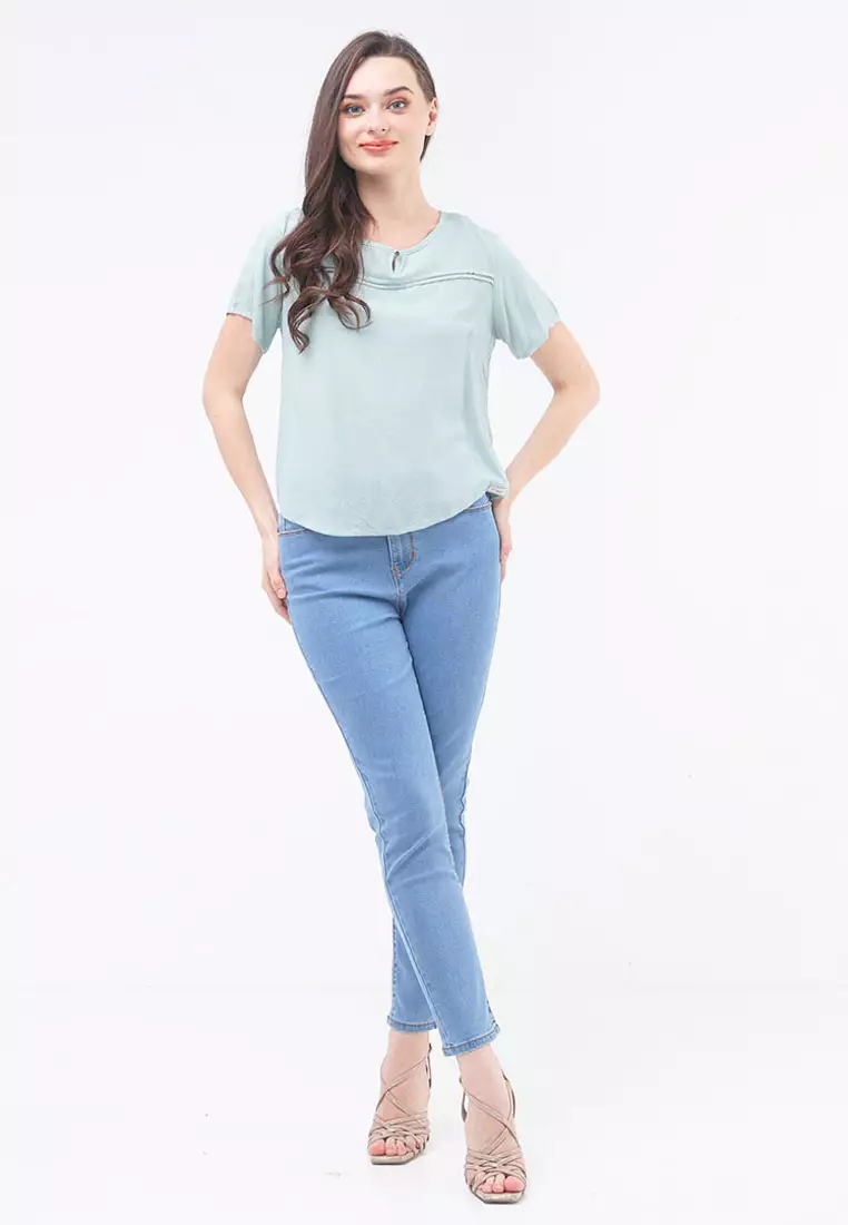 Short Sleeves Roundneck Blouse