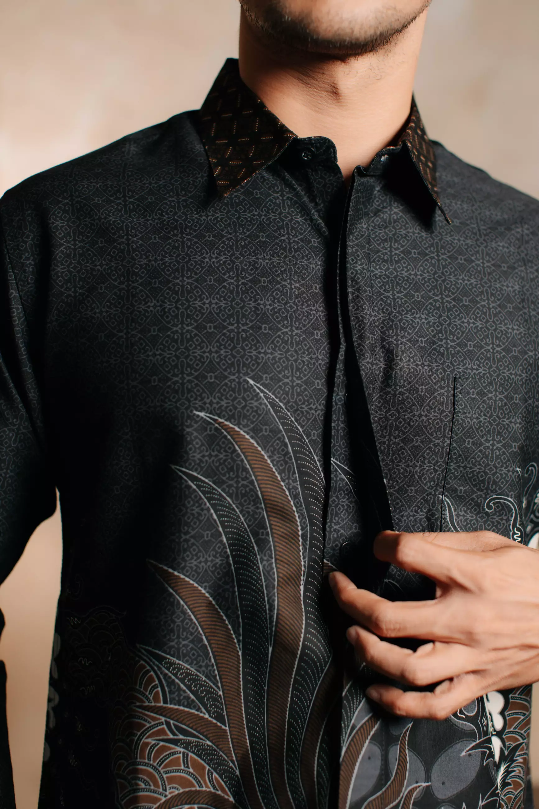 Nala Black Kemeja Batik Pria Slim Fit Katun Lengan Panjang