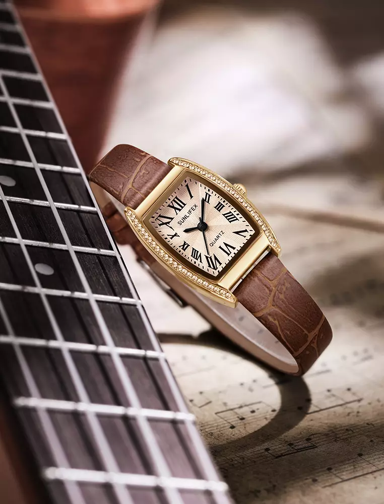 Jam Tangan Wanita Tonneau-shaped Diamond Dial Tali Kulit Mode Jam Tangan Cewek light brown