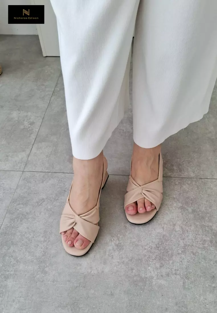 Nicholas Edison Heel Hasna Cream