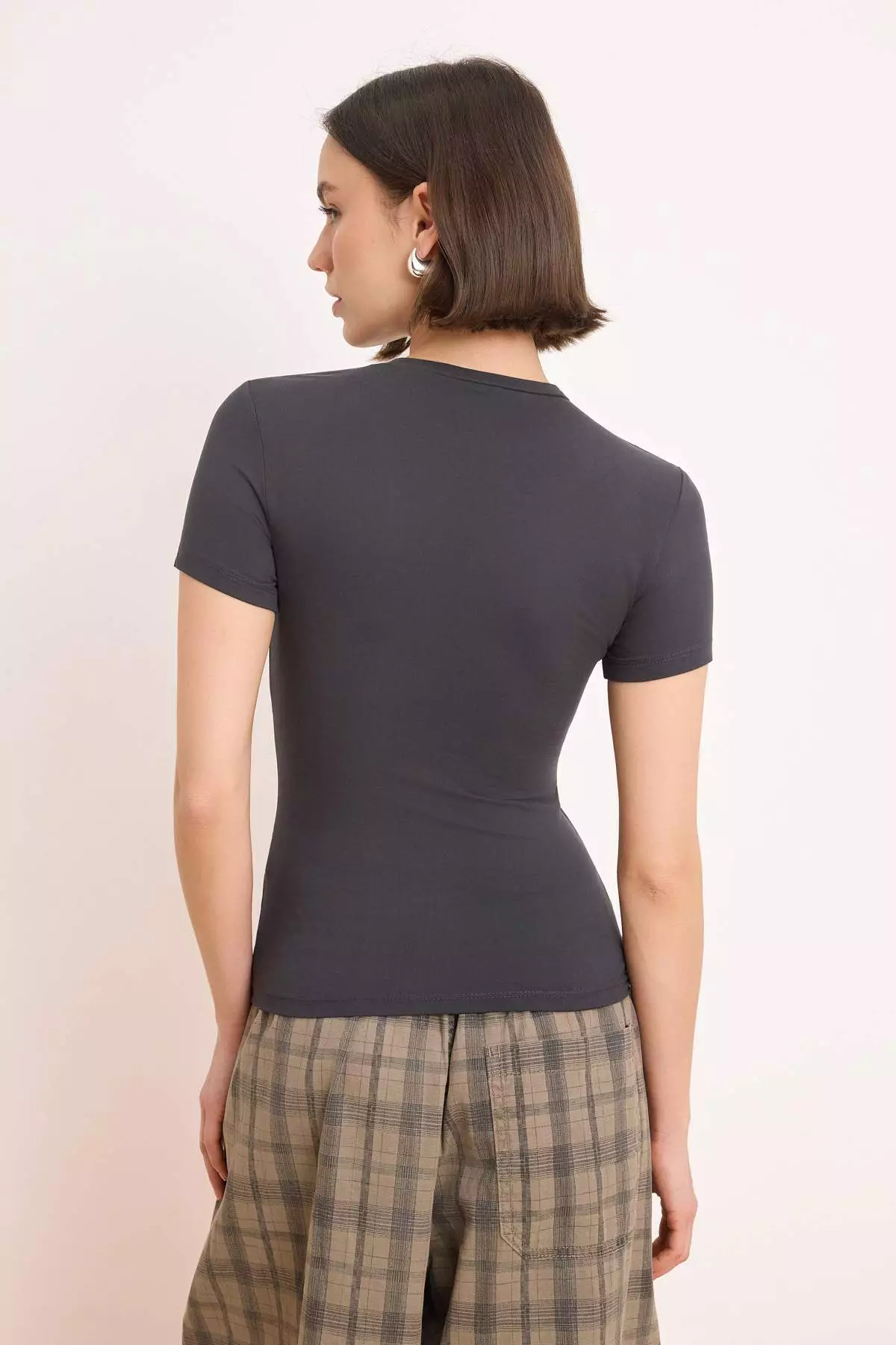 Anthracite Fitted Short Sleeve Polyamide Knitted T-Shirt Twoss26Ts151