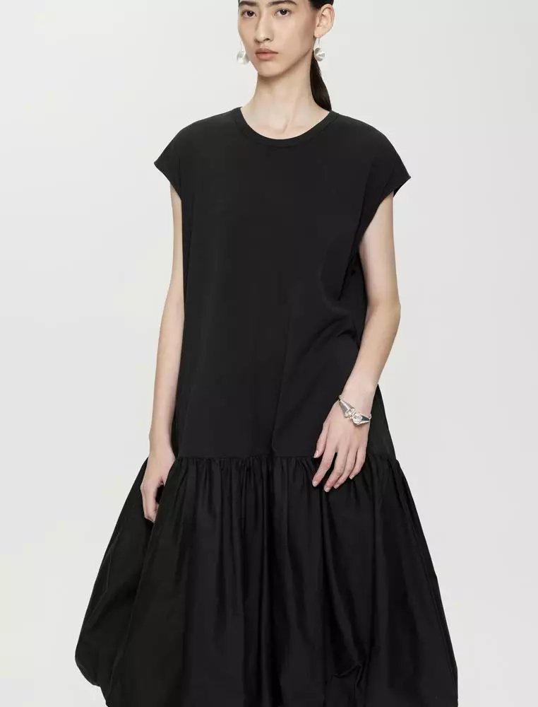 sleeveless dress