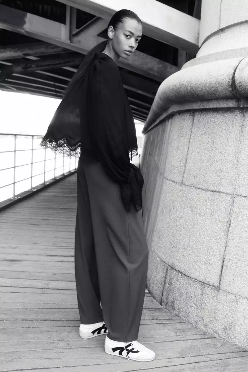 Tailored barrel trousers