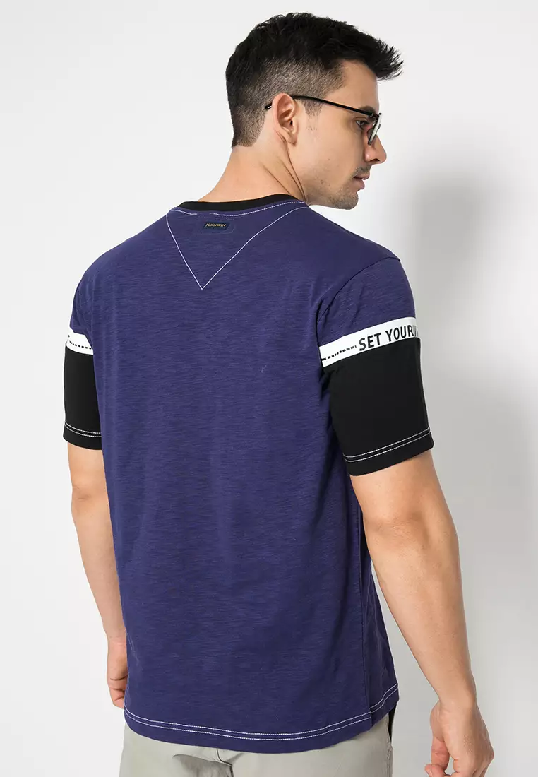 Johnwin Kaos Casual Motif Kombinasi Warna Biru Sablon ATS.622.M431.01