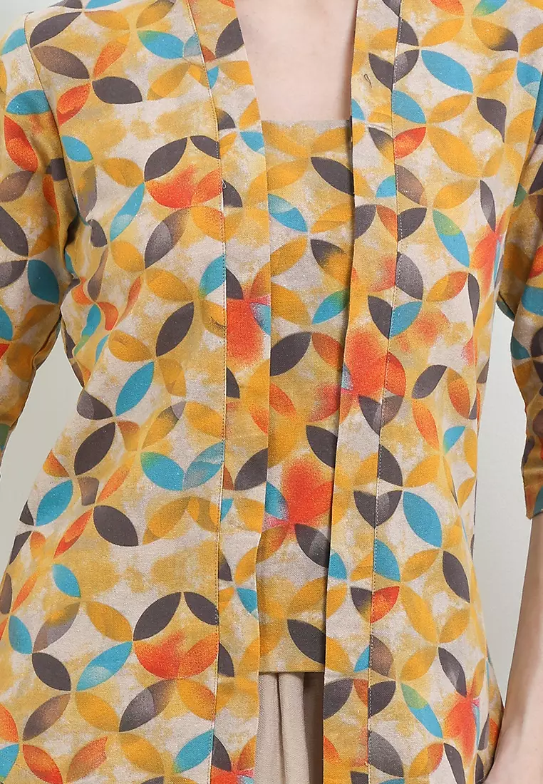 Kebaya Kutu Baru 3/4-length Sleeves