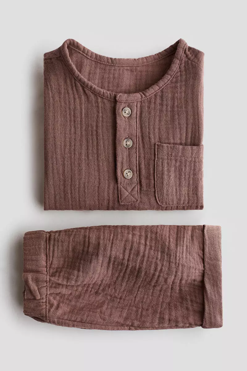 2-piece top and shorts set