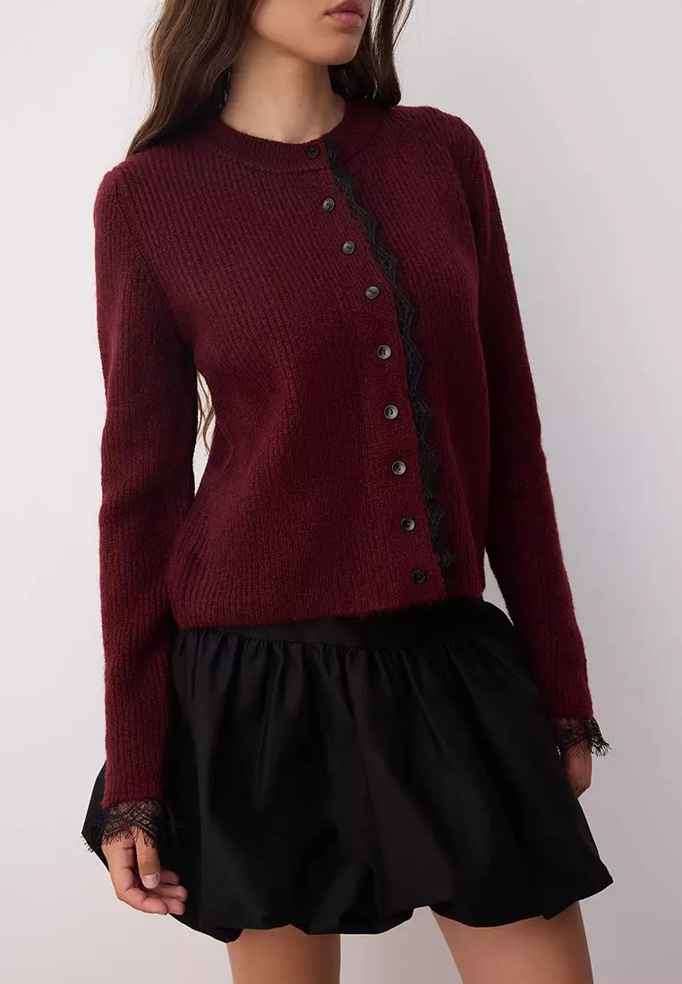 Burgundy Lace Garnished Knit Cardigan Twoaw26Hi00171