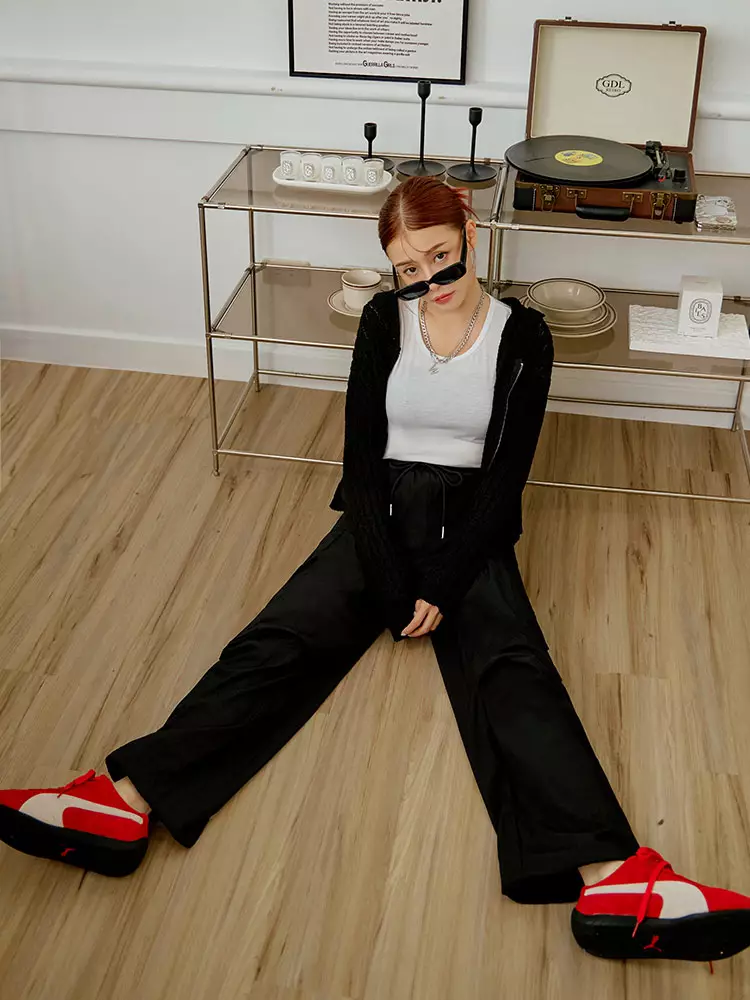 素色腰鬆緊膝打褶大口袋縮口工裝褲《BA7567》