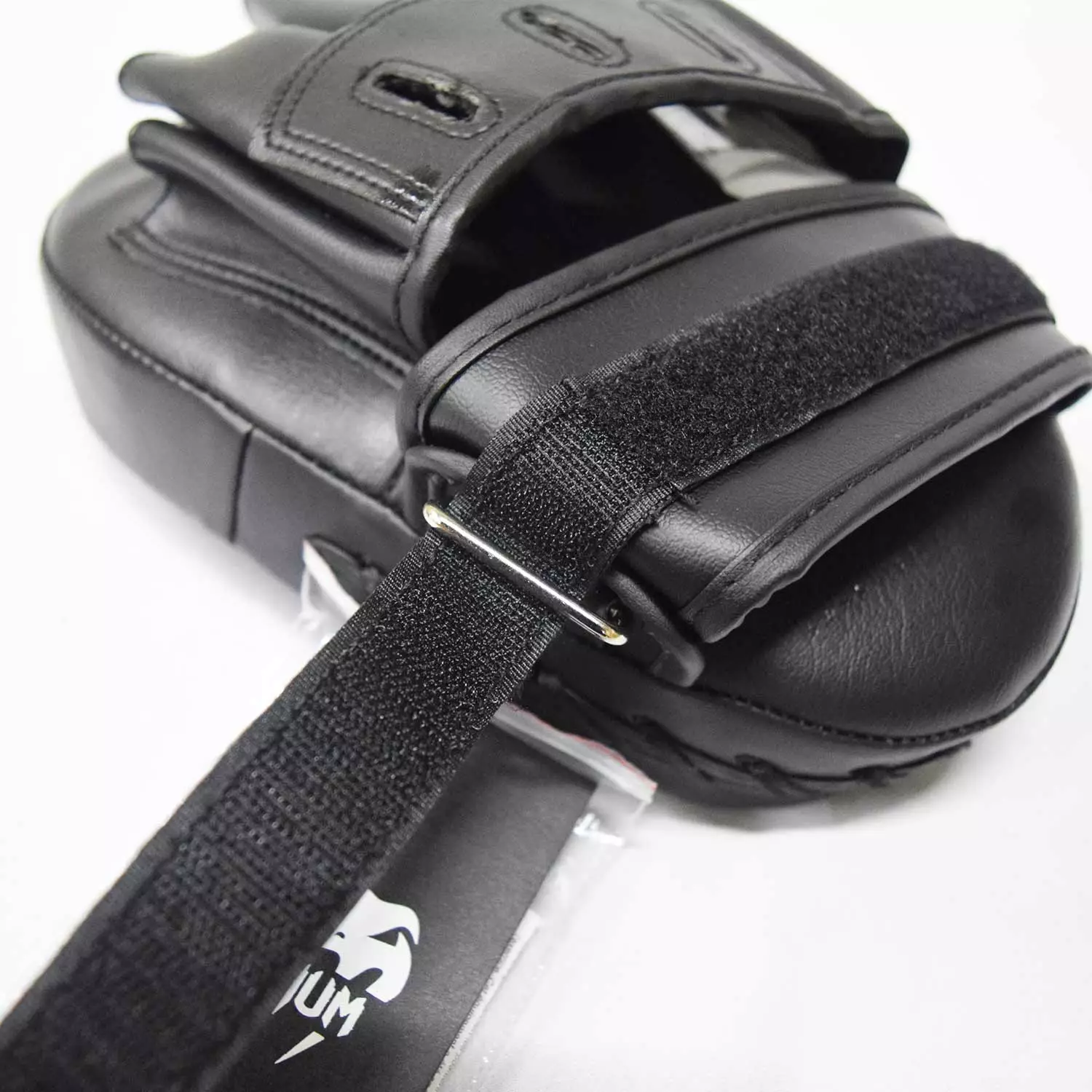 Venum Light Focus Mitts – Black/Black (Pair)