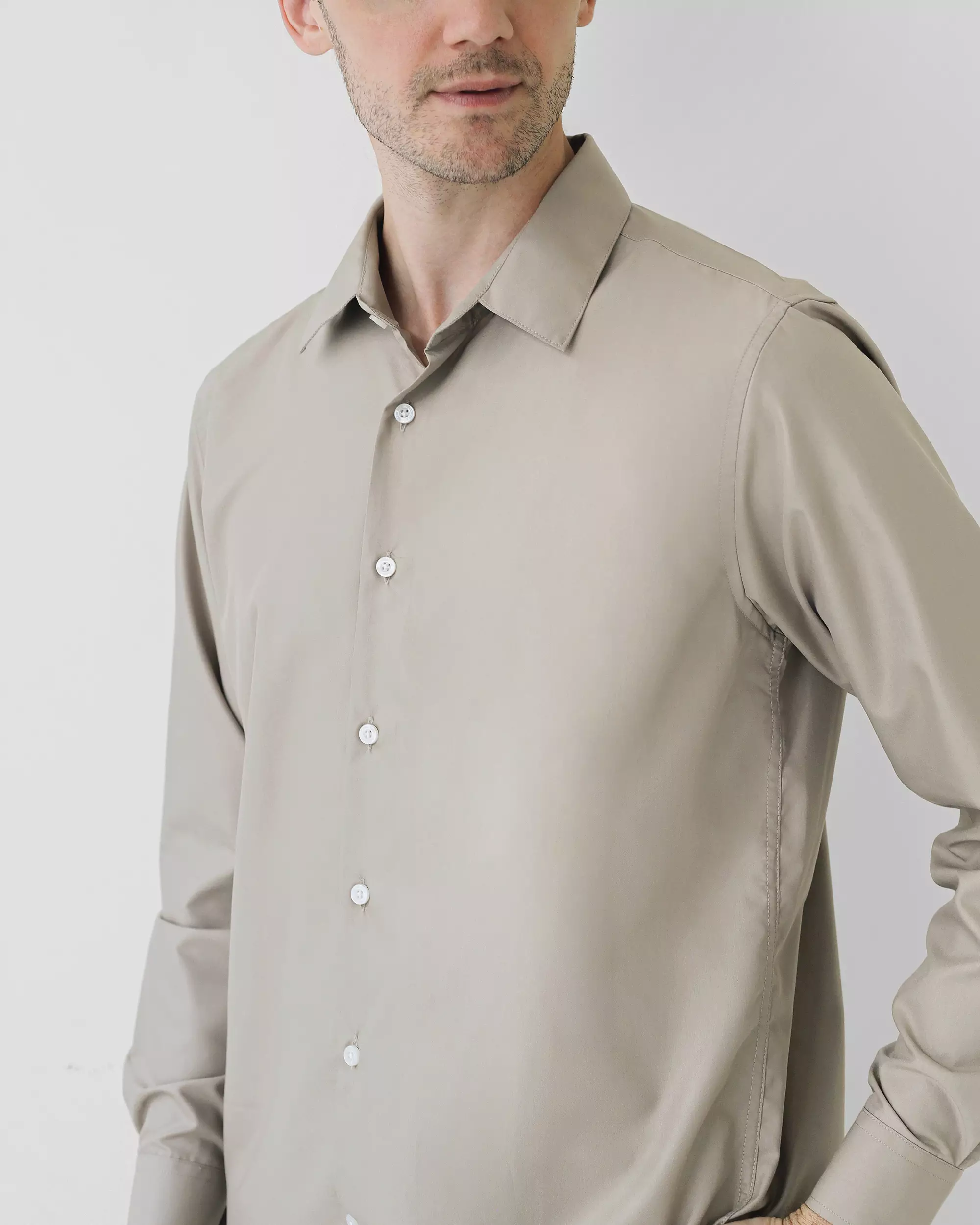 Cotton Well Elvon Smart Shirt Taupe | Kemeja Pria Formal Basic Clean Lengan Panjang Cokelat Abu