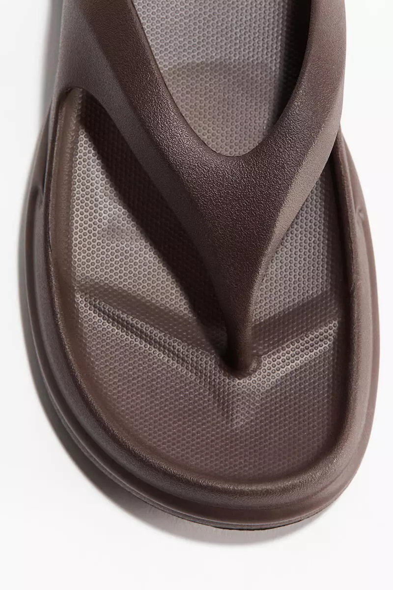 Chunky flip-flops