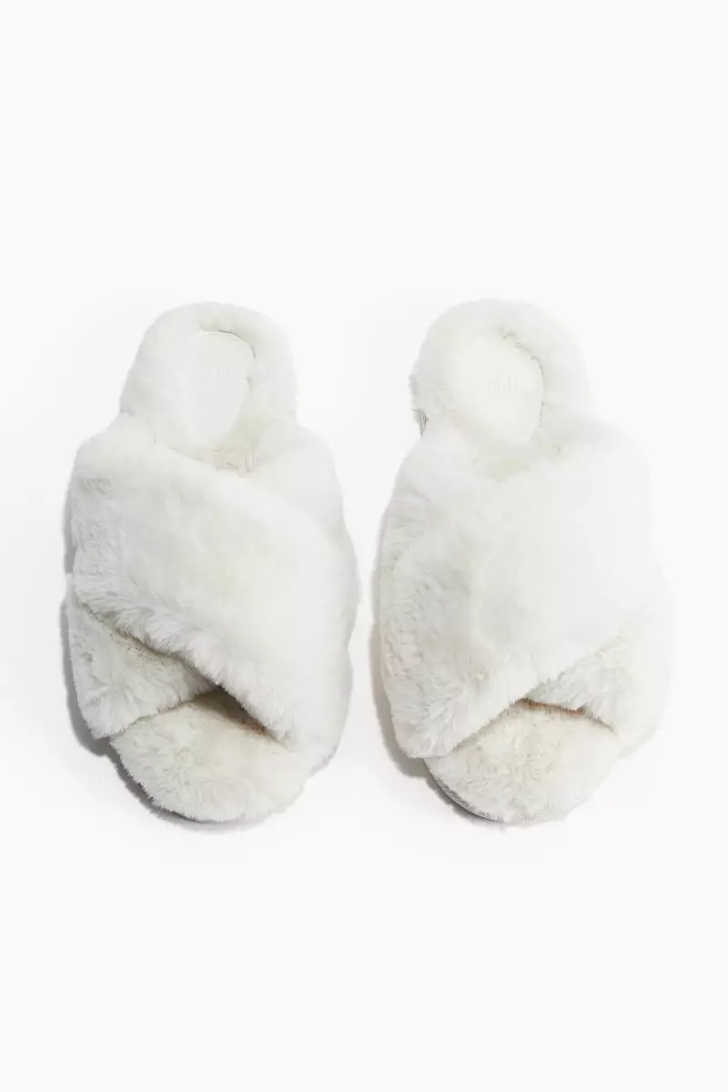 Discount on H&m  shoes - SKU: Fluffy Slippers