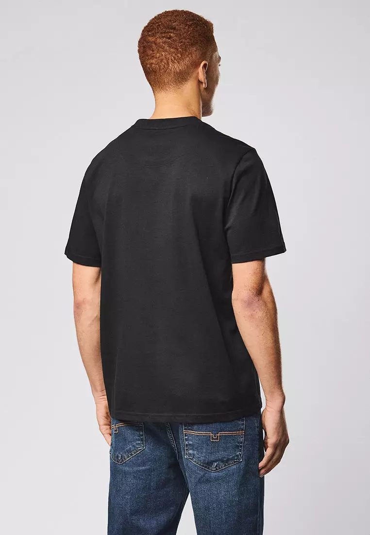 MENS BLACK VINYL GRAPHIC TEE