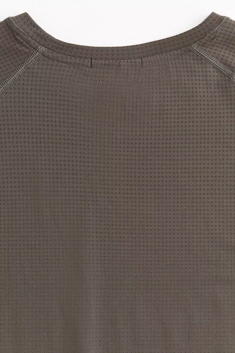 Muscle Fit Sports T-shirt with DryMove™