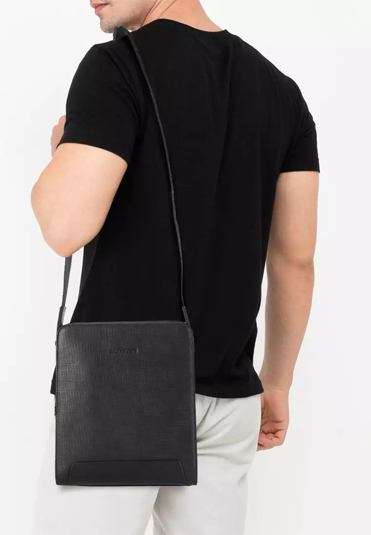 Axel Sling Bag - L